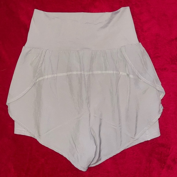HALARA Pants - 2-in-1 Shorts in Sage Grey